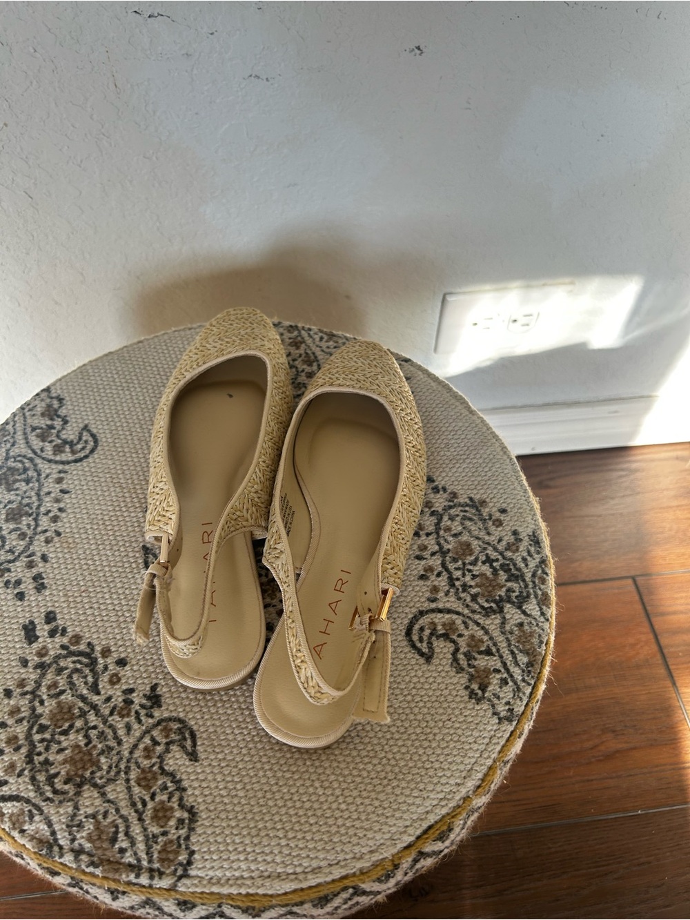 Tahari Woven Slingback Flats, Natural Raffia Pointed Toe Quiet Luxury Sz 6.5 - Picture 3 of 5